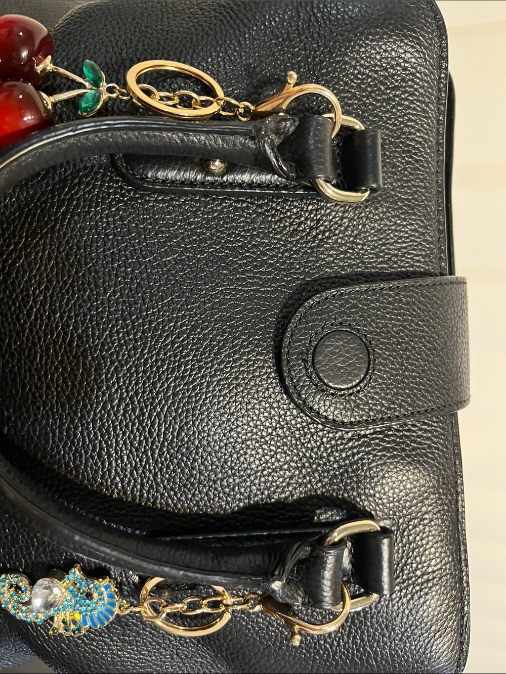 Kate Spade Black Pebbled Leather Satchel / Crossbody Gold Hardware + Charms.NWOT - Picture 3 of 10